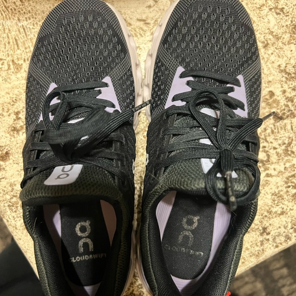 Oncloud womens sz 6.5 - Picture 6 of 9